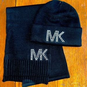 Michael Kors dome studded hat and scarf set (black/silver)
